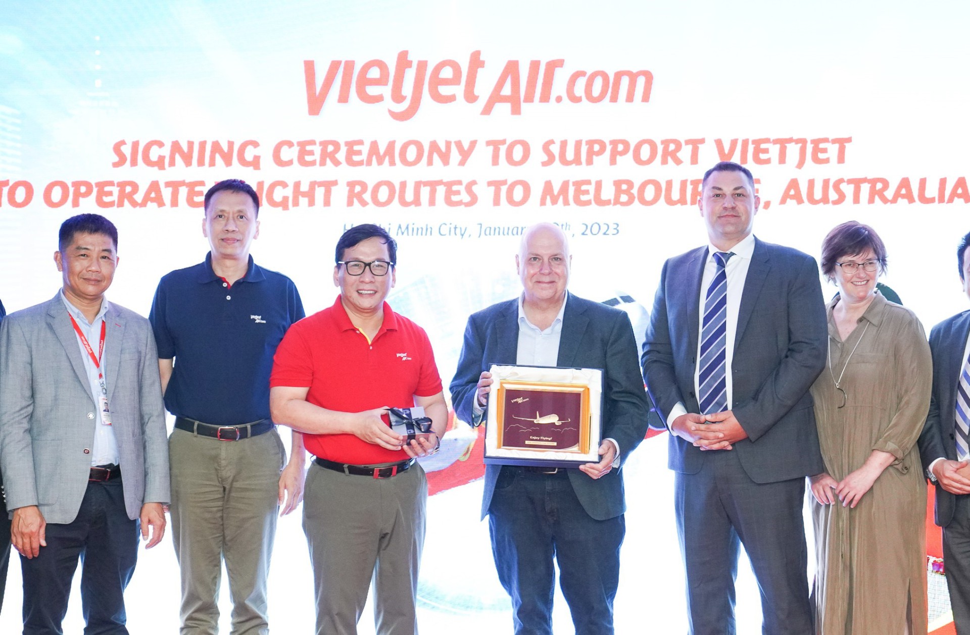 Vietjet Leader and Minister of Victoria, Australia jointly announce to operate direct flights from HCMC to Melbourne (Australia) since March 31st, 2023